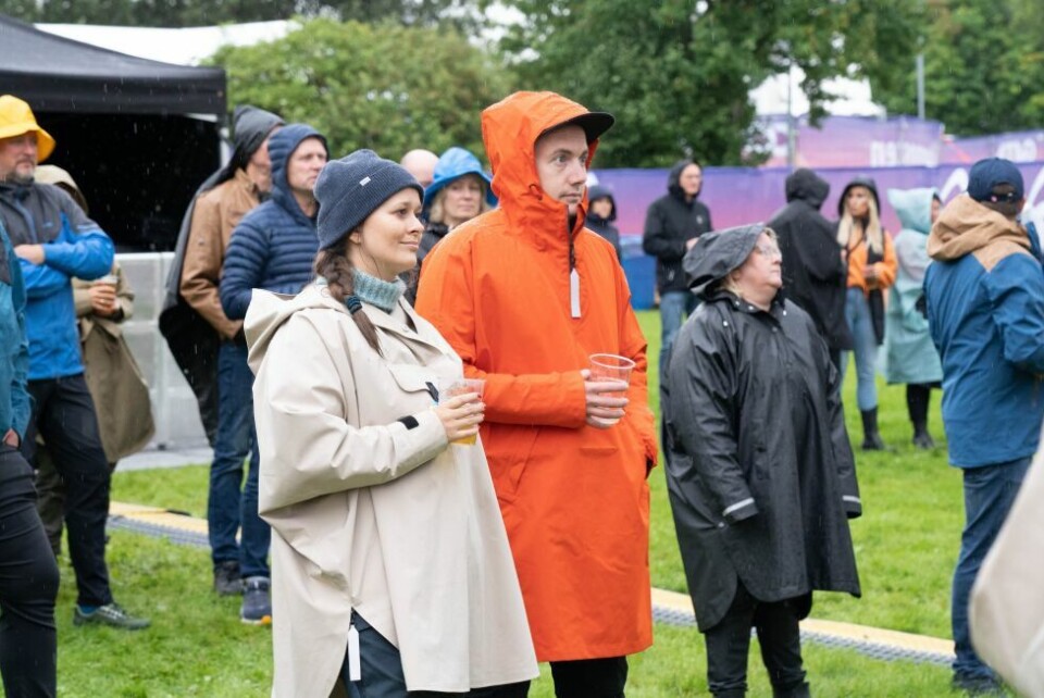 Gata-fredagenGOD STEMNING. Det er flere som har kommet for å se de første bandene.