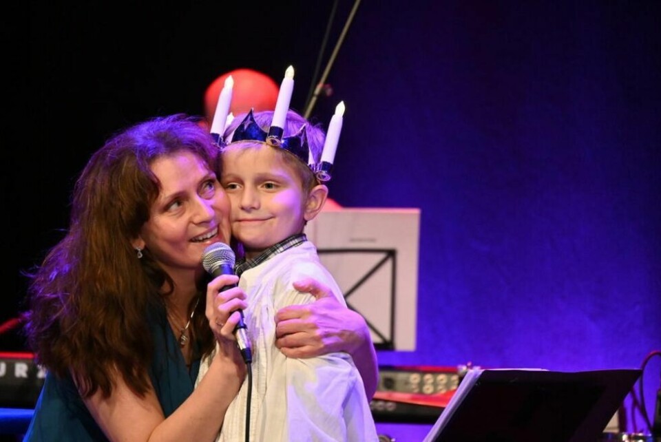 RØRT MAMMA. Veronica Esaiassen var kanskje verdens stolteste mamma etter innsatsen fra sønnen Reidar (8). Med rette. RØRT MAMMA. Veronica Esaiassen var kanskje verdens stolteste mamma etter innsatsen fra sønnen Reidar (8). Med rette. Foto: Alle foto: Kenneth Strømsvåg
