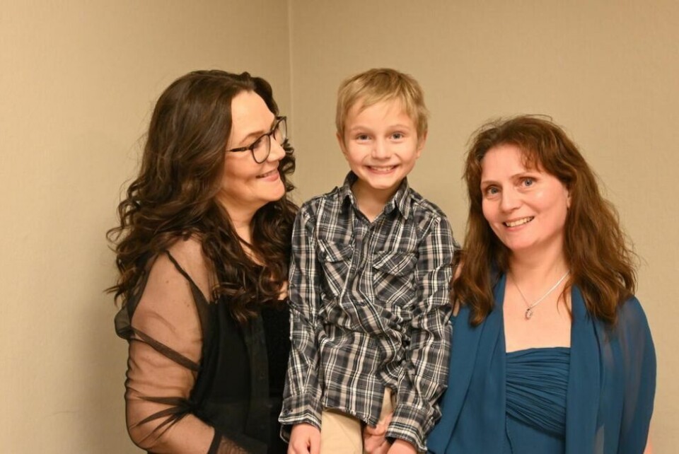 TRIO FØR KONSERT. Monica Dreyer, stjernegutt Reidar Esaiassen og mamma Veronica Esaiassen ladet opp med pizza og pepperkaker før konserten. TRIO FØR KONSERT. Monica Dreyer, stjernegutt Reidar Esaiassen og mamma Veronica Esaiassen ladet opp med pizza og pepperkaker før konserten. Foto: Kenneth Strømsvåg