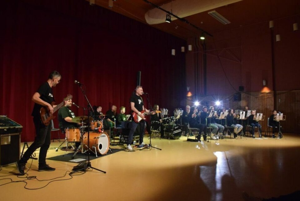 SAMARBEID. Plopp og Straumen skole og ungdomskorps fungerte godt i lag, og ble et skikkelig storband. SAMARBEID. Plopp og Straumen skole og ungdomskorps fungerte godt i lag, og ble et skikkelig storband.