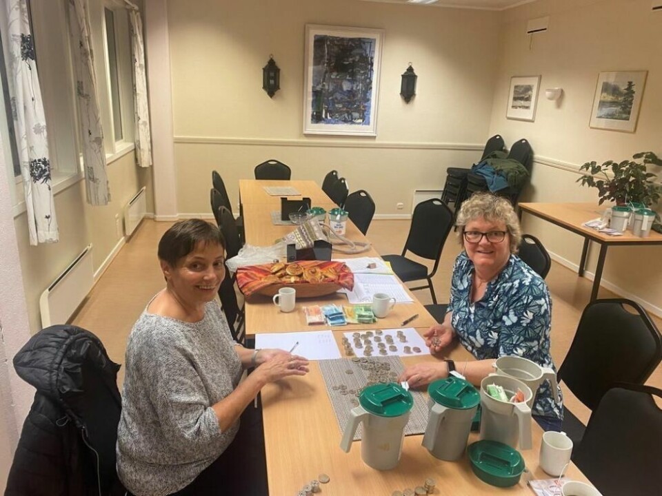TELTE OG TELTE. Anne Turid Brændmo og ordfører Monika Sande telte penger så det sto etter på rådhuset i går ettermiddag og kveld. Fasit viste at Beiarns innbyggere var rause i årets aksjon. TELTE OG TELTE. Anne Turid Brændmo og ordfører Monika Sande telte penger så det sto etter på rådhuset i går ettermiddag og kveld. Fasit viste at Beiarns innbyggere var rause i årets aksjon. Foto: André Kristoffersen