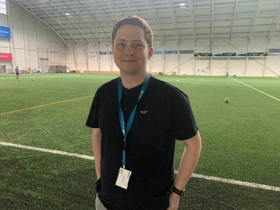 TILBAKE. Etter tre år i Kristiansand er Kenneth Hedstrøm Larsen fra Straumen blitt journalist og skal jobbe for Avisa Nordland i Bodø. Forrige onsdag sørget han for kommentering av kampen mellom Fauske/Sprint og Saltdalkameratene i SKS Arena. TILBAKE. Etter tre år i Kristiansand er Kenneth Hedstrøm Larsen fra Straumen blitt journalist og skal jobbe for Avisa Nordland i Bodø. Forrige onsdag sørget han for kommentering av kampen mellom Fauske/Sprint og Saltdalkameratene i SKS Arena. Foto: Espen Johansen