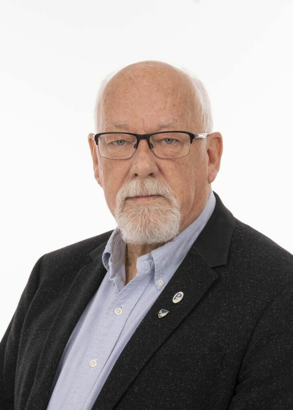 SKRYT. Leder i Pensjonistpartiet, Kurt Johnny Hæggernæs, skryter av annonsepåfunnet til partikollegaen i Nordland. SKRYT. Leder i Pensjonistpartiet, Kurt Johnny Hæggernæs, skryter av annonsepåfunnet til partikollegaen i Nordland. Foto: Franks Foto