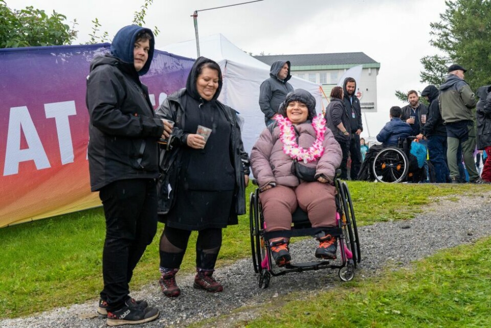 Gata-fredagenLIV I PARKEN. Det er flere som har funnet veien til Melenciparken på fredagen.