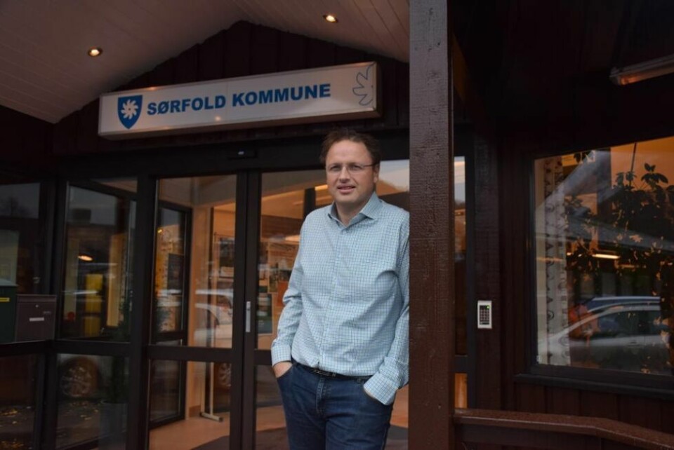 FØRE VAR. Kommunedirektør Stig Arne Holtedahl håper å være føre var for å unngå smittespredning der festlige lag er utgangspunktet. FØRE VAR. Kommunedirektør Stig Arne Holtedahl håper å være føre var for å unngå smittespredning der festlige lag er utgangspunktet. Foto: Eva S. Winther