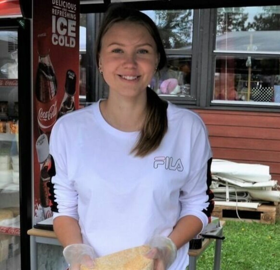 KONSERT-FRYD. Irmelin Kristoffersen i Ungdomsrådet i Beiarn gleder seg skikkelig til konserten som byr på en spektakulær utsikt på kjøpet. KONSERT-FRYD. Irmelin Kristoffersen i Ungdomsrådet i Beiarn gleder seg skikkelig til konserten som byr på en spektakulær utsikt på kjøpet. Foto: Lars Olav Handeland
