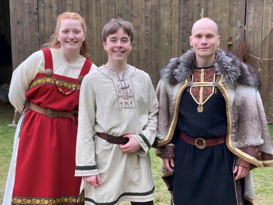 TRIO PÅ TUR. Det var bra deltakelse fra Indre Salten i årets oppsetning av Sagaspillet i Steigen. Blant de som var med var Annie Fridhild Reiss (17) fra Straumen, Odin Thomassønn (15) fra Valnesfjord og Sondre Larsen fra Fauske. TRIO PÅ TUR. Det var bra deltakelse fra Indre Salten i årets oppsetning av Sagaspillet i Steigen. Blant de som var med var Annie Fridhild Reiss (17) fra Straumen, Odin Thomassønn (15) fra Valnesfjord og Sondre Larsen fra Fauske. Foto: Eva S. Winther