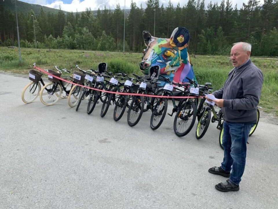 SYKKEL-SATSING. 1. juli i fjor var ordfører Rune Berg på Storjord og foresto en høytidelig åpning av satsing på sykkelutleie i Saltdal. Nå videreføres tilbudet for å få både fastboene og tilreisende til å ta sykkelturen langs ”Dronninga i nord”. SYKKEL-SATSING. 1. juli i fjor var ordfører Rune Berg på Storjord og foresto en høytidelig åpning av satsing på sykkelutleie i Saltdal. Nå videreføres tilbudet for å få både fastboene og tilreisende til å ta sykkelturen langs ”Dronninga i nord”. Foto: Frank Øvrewall