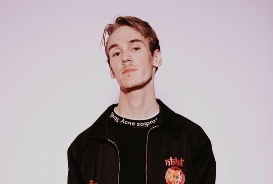 HenTET INN. Bejamin Sefring er stor i Norge på å produsere musikk. På sommerskolen skal han være en av instruktørene innen musikk og data. HenTET INN. Bejamin Sefring er stor i Norge på å produsere musikk. På sommerskolen skal han være en av instruktørene innen musikk og data.