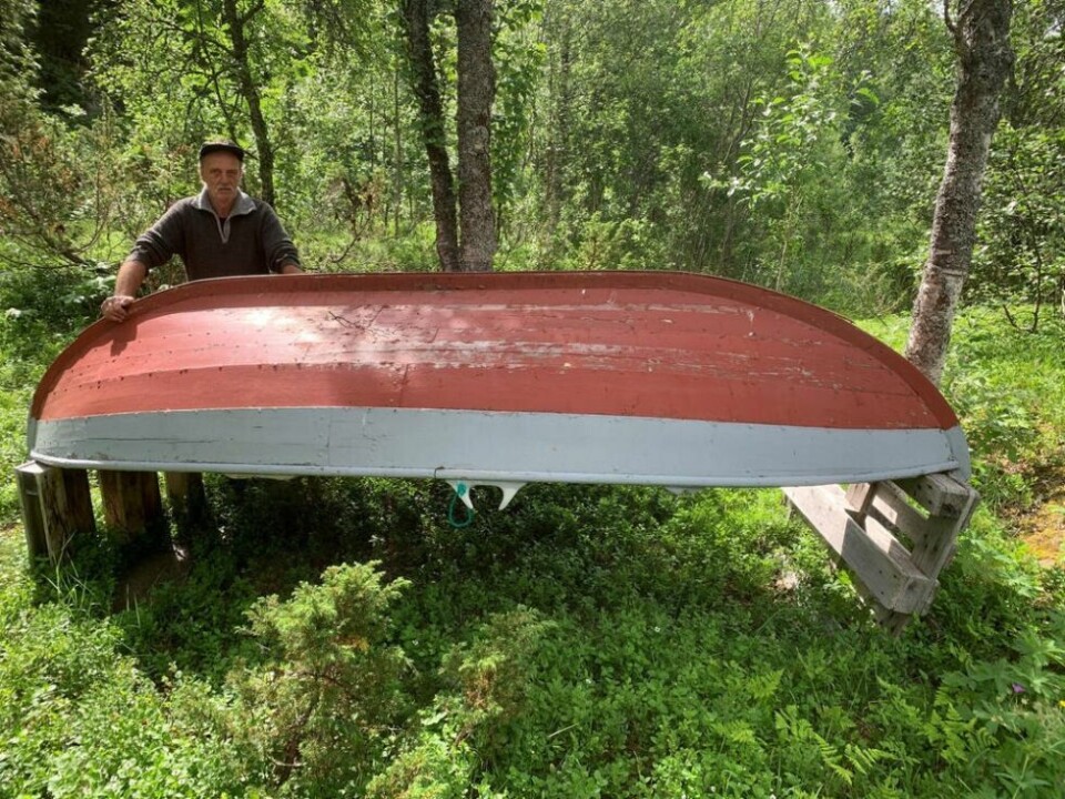 PÅ LAND. Jonny Fridtjofsen kunne godt tenkt seg å få båten ut på Møllvatnet, men uten vann blir det ingen rotur. PÅ LAND. Jonny Fridtjofsen kunne godt tenkt seg å få båten ut på Møllvatnet, men uten vann blir det ingen rotur.
