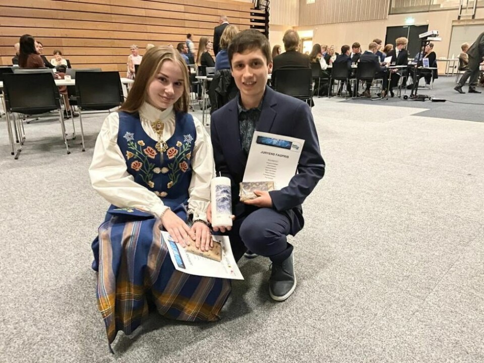 TILFREDS DUO. Leandra Nymark og Håkon Haugen syntes det var stor stas å bli overrasket med prisen. TILFREDS DUO. Leandra Nymark og Håkon Haugen syntes det var stor stas å bli overrasket med prisen. Foto: Kenneth Strømsvåg