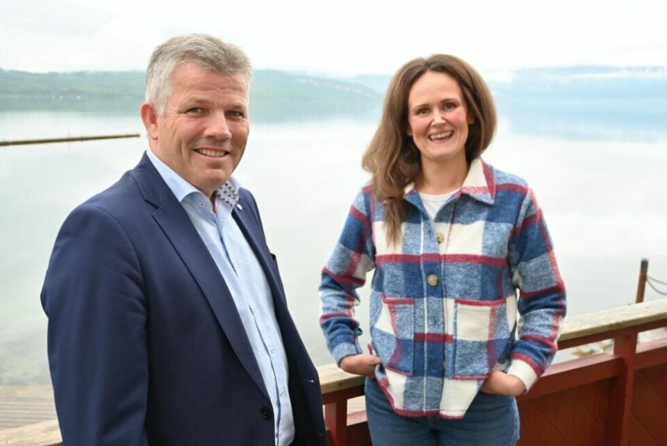 GIR JERNET FOR NY SKOLE. Bjørnar Skjæran tar til orde for en nasjonal plan for å få etablert flere folkehøyskoler. Det lokker fram smilet hos Mathilde Winther, som er prosjektleder for Sjunkhatten folkehøgskole. GIR JERNET FOR NY SKOLE. Bjørnar Skjæran tar til orde for en nasjonal plan for å få etablert flere folkehøyskoler. Det lokker fram smilet hos Mathilde Winther, som er prosjektleder for Sjunkhatten folkehøgskole. Foto: Kenneth Strømsvåg