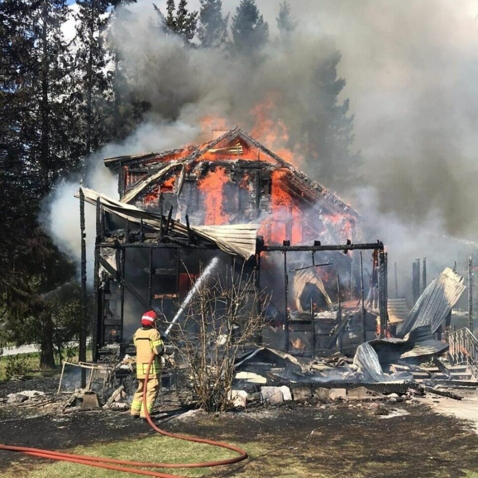 En enebolig på Osbakk i Beiarn ble totalskadet i brann onsdag. En enebolig på Osbakk i Beiarn ble totalskadet i brann onsdag. Foto: Roger Kaushagen