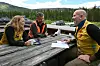 GOD STEMNING. Marianne Røbekk Sivertsen, Brian Morsund og Rune Røbekk fra Team Rynkeby Salten var avslappet timen før det hele braket løs. Foto: Kenneth Strømsvåg