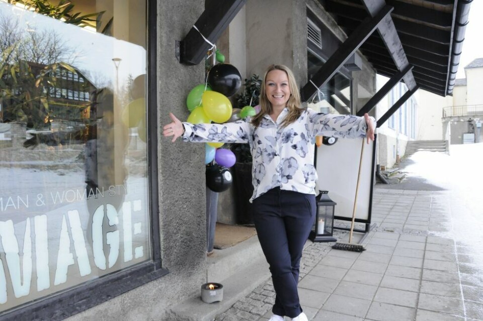 NYTT IMAGE. Innehaver Ida Kristine Olsen på åpningsdagen for nøyaktig fem år siden, da hun åpnet Image i Storgata. Bursdagsfesten måtte utsettes til over påske, men Ida ønsker kunder hjertelig velkommen til å oppdatere seg på vårmoten. Arkivfoto: Maria EdvardsenFØRSTE KUNDE. Solveig Hartvigsen var en av de første som handlet klær på Image for fem år siden. Å hjelpe folk å finne et nytt antrekk er noe av det beste Ida Kristine Olsen vet.SNART BLIR DET FEST. Femårsdagen til Image må utsettes til etter påske grunnet smittesituasjonen. Slik så det ut på åpningsdagen. NYTT IMAGE. Innehaver Ida Kristine Olsen på åpningsdagen for nøyaktig fem år siden, da hun åpnet Image i Storgata. Bursdagsfesten måtte utsettes til over påske, men Ida ønsker kunder hjertelig velkommen til å oppdatere seg på vårmoten. Arkivfoto: Maria Edvardsen
