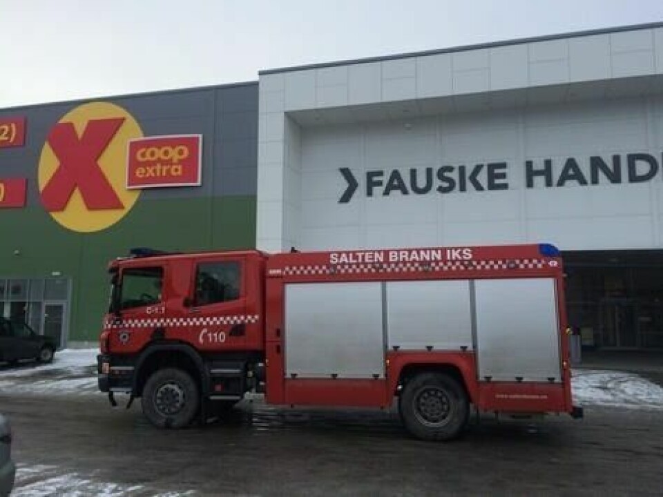 FÆRRE BRANNER. I koronaåret 2020 har antallet branner stupt, ikke bare i Indre Salten, men i hele landet. Bildet viser en typisk utrykning til en falsk alarm, her ved Handelsparken. FÆRRE BRANNER. I koronaåret 2020 har antallet branner stupt, ikke bare i Indre Salten, men i hele landet. Bildet viser en typisk utrykning til en falsk alarm, her ved Handelsparken. Foto: Maria Edvardsen