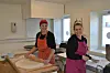 Med smil og entusiamse går dagene på Bakerverkstedet som en lek. (f.v.) Anne grete Kvikstad og datter Maja Beldo Kvikstad. Foto: OLe Kristian ANdreassen