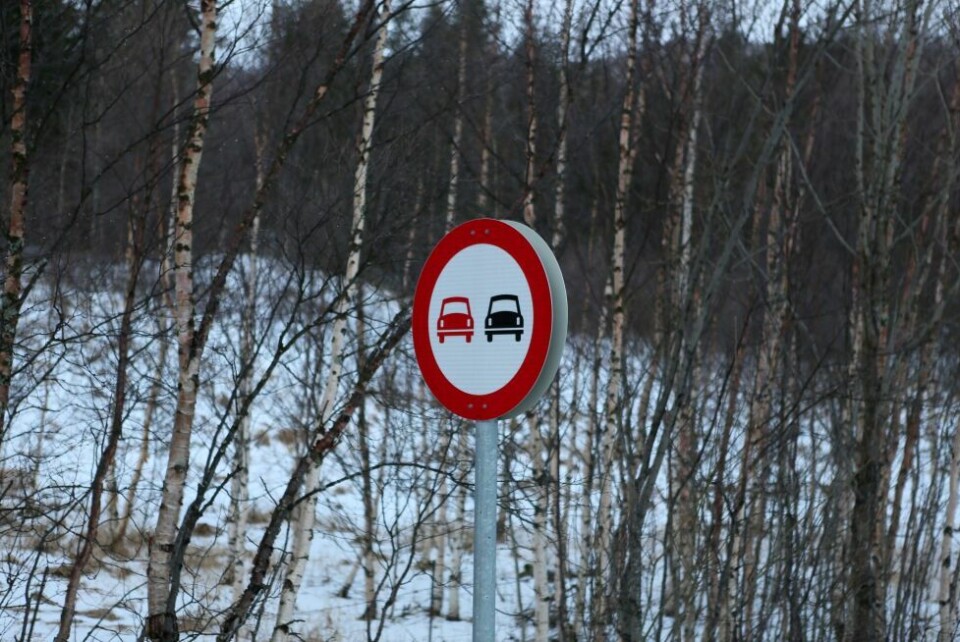 FORBIKJØRING. Strekningen var ikke skiltet forbikjøring forbudt, men traileren som kjørte forbi en annen trailer, burde aldri ha foretatt en så farlig manøver. FORBIKJØRING. Strekningen var ikke skiltet forbikjøring forbudt, men traileren som kjørte forbi en annen trailer, burde aldri ha foretatt en så farlig manøver. Foto: Illustrasjonsfoto