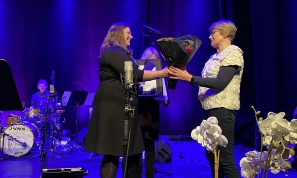 STILLER OPP. Snefrid Larsen Risvåg mottok frivilligprisen av ordfører Marlen Berg, med begrunnelse om at hun ser det beste i alle mennesker og gjerne stiller opp for å hjelpe. STILLER OPP. Snefrid Larsen Risvåg mottok frivilligprisen av ordfører Marlen Berg, med begrunnelse om at hun ser det beste i alle mennesker og gjerne stiller opp for å hjelpe.