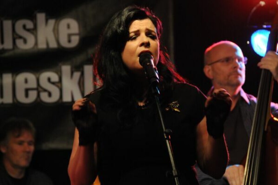 SKAL BIDRA. Eirin Edvardsen er en allsidig kulturpersonlighet i Indre Salten, og skal bidra som solist under konserten. Her fra åpning av Saltenbluesen i 2014. SKAL BIDRA. Eirin Edvardsen er en allsidig kulturpersonlighet i Indre Salten, og skal bidra som solist under konserten. Her fra åpning av Saltenbluesen i 2014. Foto: Maria Edvardsen