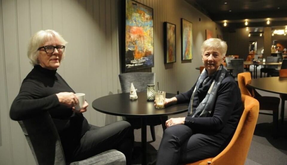 Lisbet Blekastad og Torny Pedersen er i arrangørgruppa 'The sixties' som har tatt initiativ til konserten. Nils Ole Steinbakk er også med i planleggingen, men var ikke til stede da bildet ble tatt. Lisbet Blekastad og Torny Pedersen er i arrangørgruppa 'The sixties' som har tatt initiativ til konserten. Nils Ole Steinbakk er også med i planleggingen, men var ikke til stede da bildet ble tatt. Foto: Maria Edvardsen