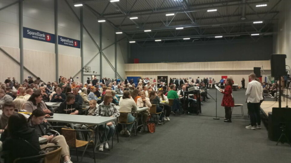 MANGE KOM. Det var nesten fullt i hallen da det ble invitert til internasjonal dag i Sparebank-1 Arena på Rognan på lørdag. MANGE KOM. Det var nesten fullt i hallen da det ble invitert til internasjonal dag i Sparebank-1 Arena på Rognan på lørdag.