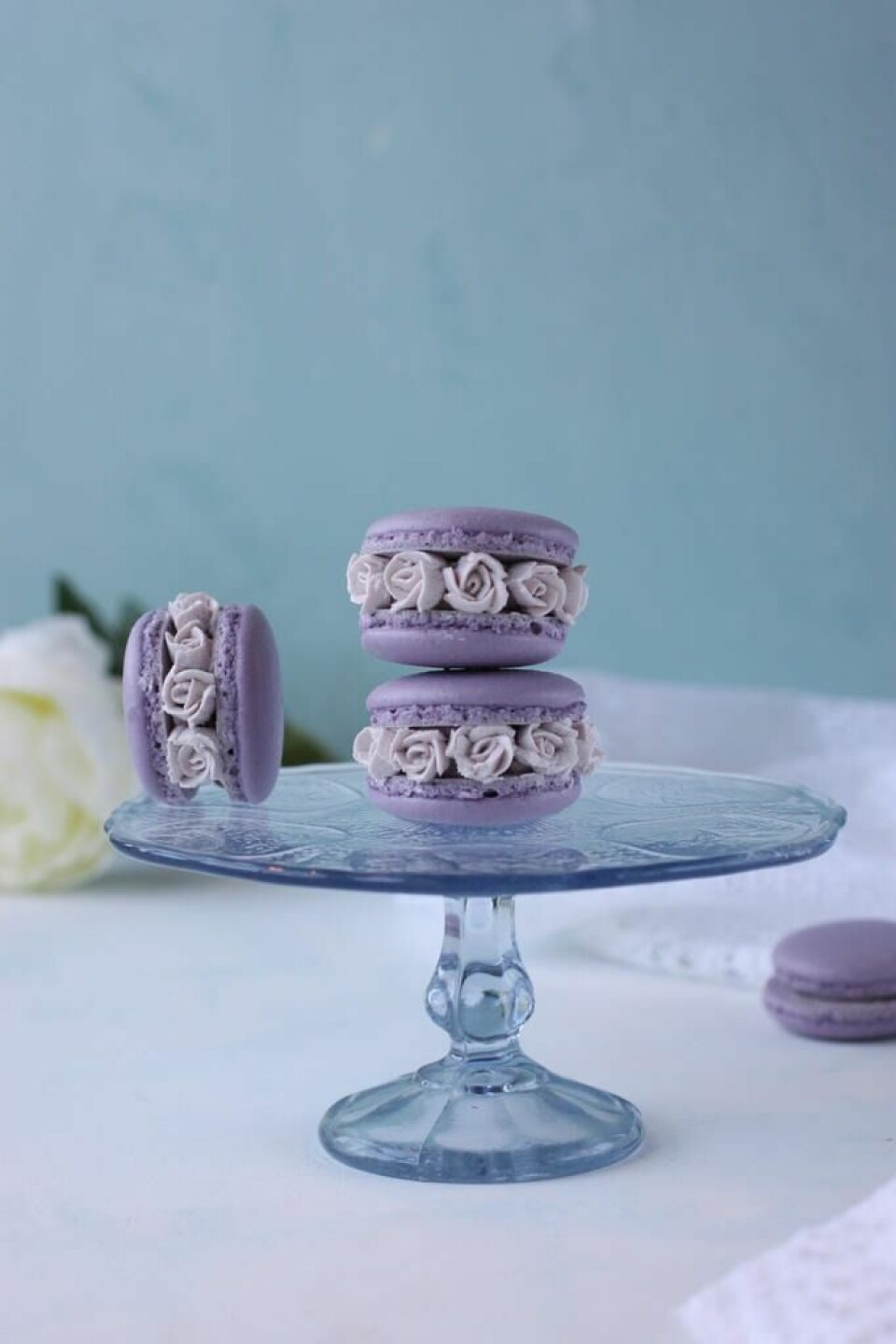 PASTELLER. Farger som lilla, blå og rosa går igjen i bakverkene til Silje, som i disse lekreste makroner på fat. PASTELLER. Farger som lilla, blå og rosa går igjen i bakverkene til Silje, som i disse lekreste makroner på fat.