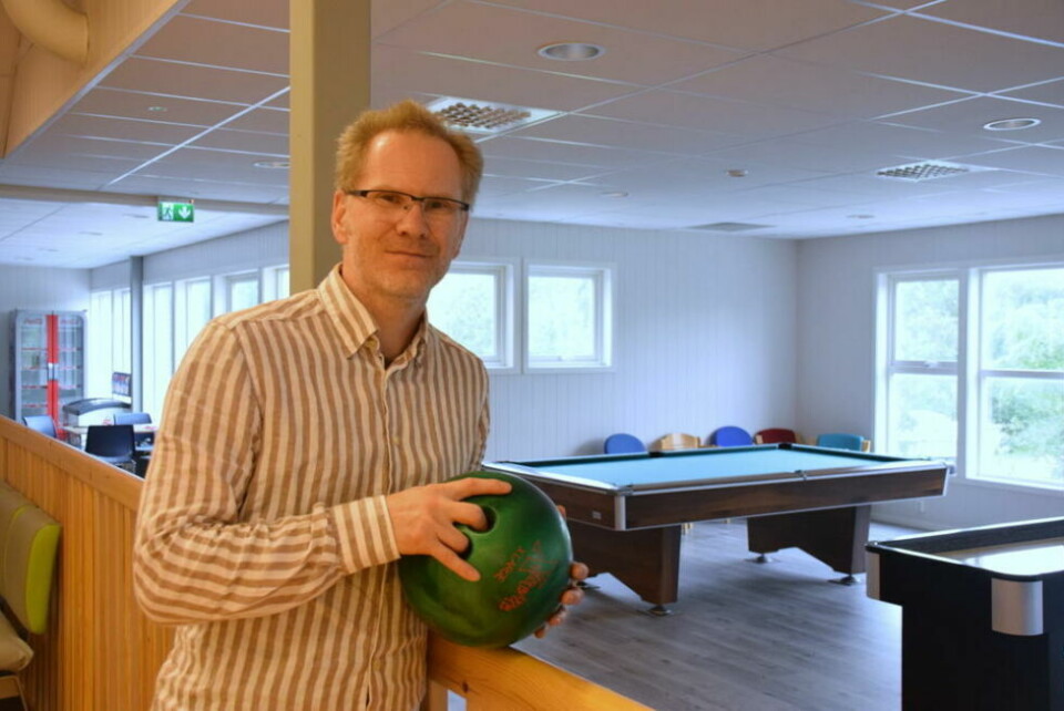 BREDT TILBUD. Det er Odd Martinsen som skal drive Fauske fritidssenter framover. Han har mange ideer til ulike aktiviteter i lokalene, blant annet airhockey og dart. BREDT TILBUD. Det er Odd Martinsen som skal drive Fauske fritidssenter framover. Han har mange ideer til ulike aktiviteter i lokalene, blant annet airhockey og dart. Foto: Eva S. Winther