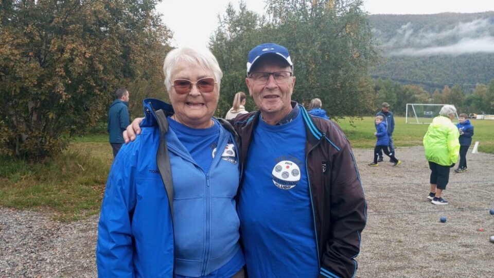 Aktivitetsdagen i SaltdalJan Ole og Ragnhild Pettersen er store fans av spillet Petanque og storkoser seg.
