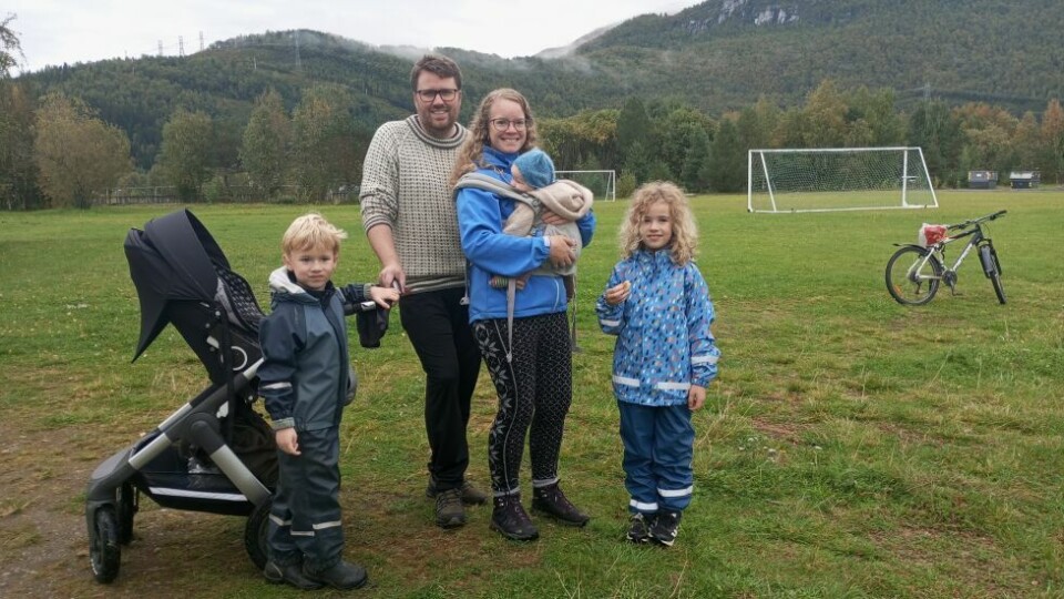 Aktivitetsdagen i SaltdalKarin og Kjell-Ivar, Olav, Andreas, Ragnar Kvalvik Johansen trives på dagen for familien.