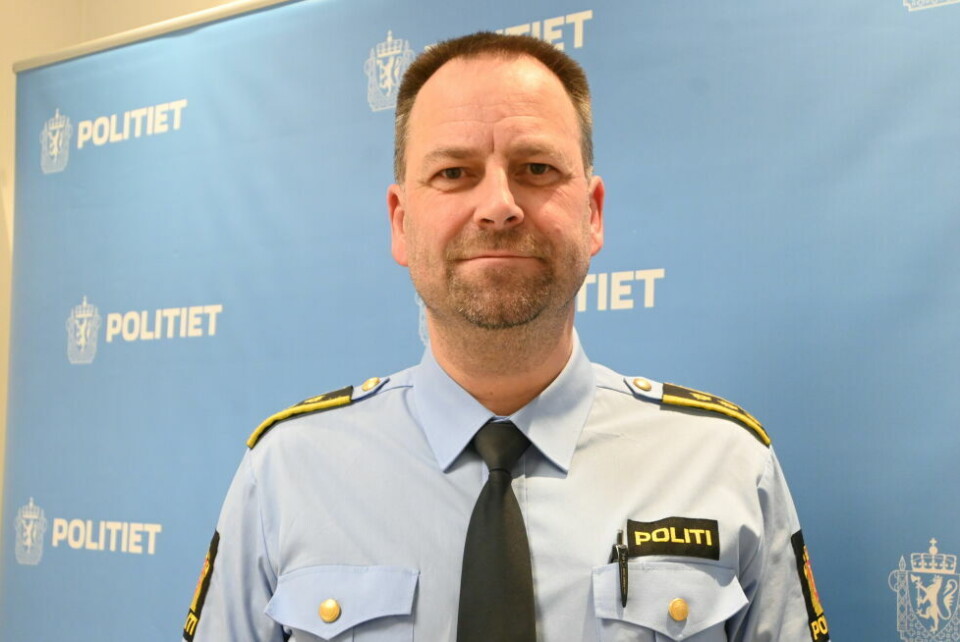 Politistasjonssjef gir tommel opp til festivalsjef Morten, vektere og frivillige. Samtidig kan han fortelle at politiet planlegger å øke bemanningen utover natta til neste års festival. Politistasjonssjef gir tommel opp til festivalsjef Morten, vektere og frivillige. Samtidig kan han fortelle at politiet planlegger å øke bemanningen utover natta til neste års festival. Foto: Lise Berntzen