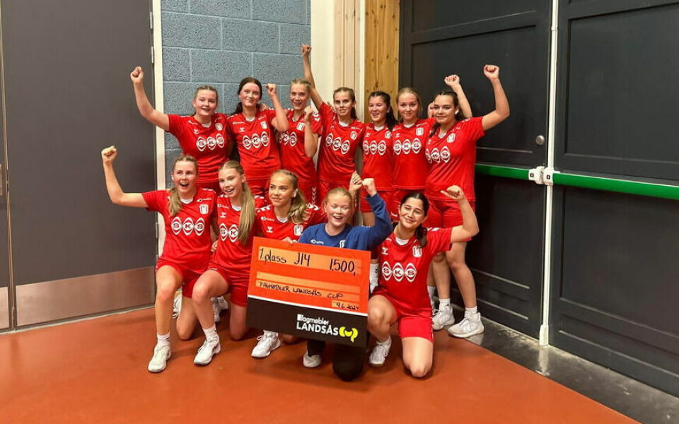 VANT. Finneid IL J14 vant alle kampene sine og dermed også turneringen. Bak fra venstre: Nathalie Sletteng Karlsen, Angelica Haldorsen Knutsen, Andrea Hilling Winther, Leah Buarøy Adolfsen, Andrea Zakariassen-Leier, Stine Jonassen, India Heldal. Foran fra venstre: Thea Wangen Fredriksen, Kine Fridal, Jenie Furre Henriksen, Miriam Elstad Olsen, Busra Erdogan. VANT. Finneid IL J14 vant alle kampene sine og dermed også turneringen. Bak fra venstre: Nathalie Sletteng Karlsen, Angelica Haldorsen Knutsen, Andrea Hilling Winther, Leah Buarøy Adolfsen, Andrea Zakariassen-Leier, Stine Jonassen, India Heldal. Foran fra venstre: Thea Wangen Fredriksen, Kine Fridal, Jenie Furre Henriksen, Miriam Elstad Olsen, Busra Erdogan. Foto: Anders Leier