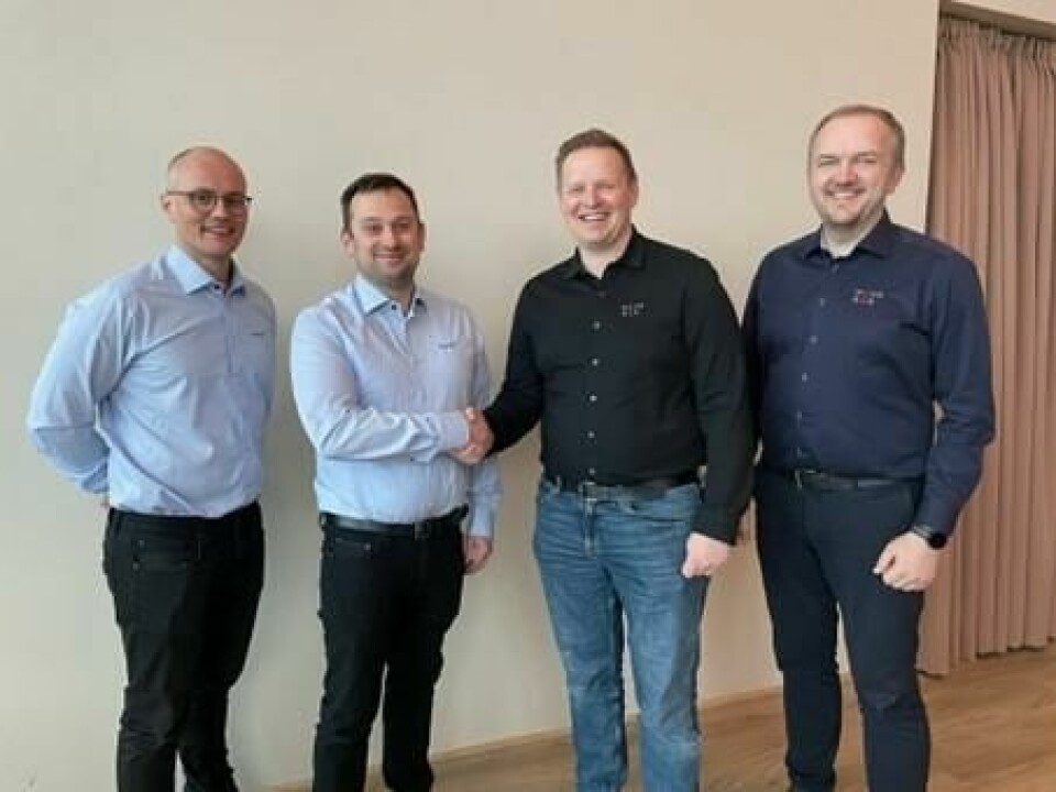 Fra høyre Georg Johannessen og Yngve Iversen fra Therma Industri. Espen Gleinsvåg og Bjørn Olvik, Nova Sea Fra høyre Georg Johannessen og Yngve Iversen fra Therma Industri. Espen Gleinsvåg og Bjørn Olvik, Nova Sea Foto: Nova Sea