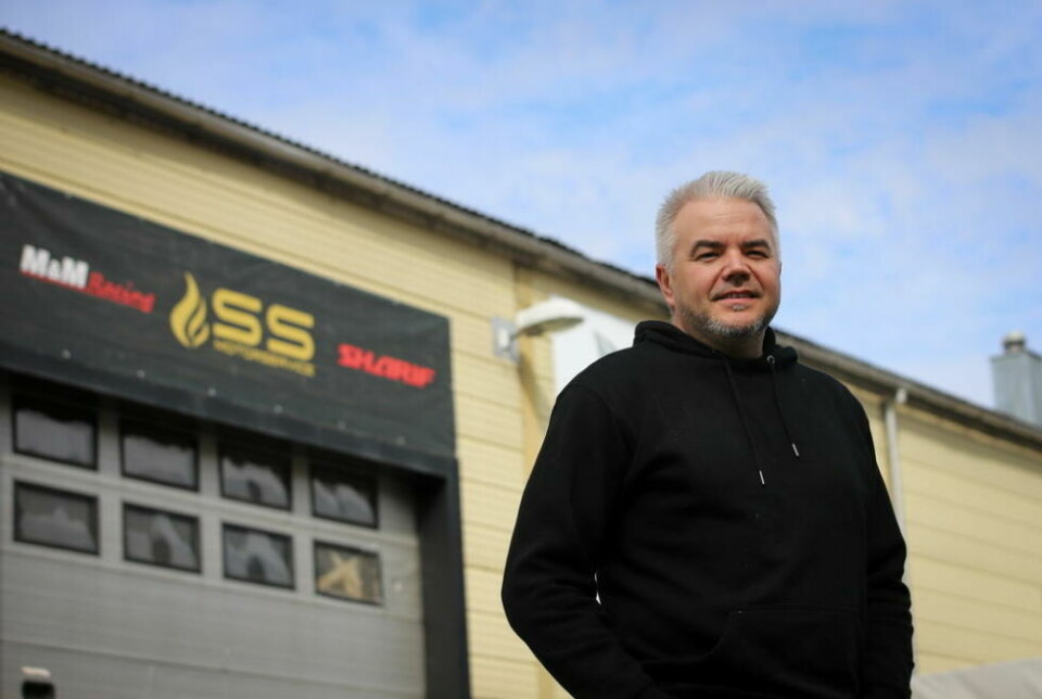 DEKK-SATSNING. Svein Arne Skjellhaug gleder seg til å ta imot kundene. - Vi har gjort klart et trivelig kundemottak og kaffemaskin er bestilt, sier han. DEKK-SATSNING. Svein Arne Skjellhaug gleder seg til å ta imot kundene. - Vi har gjort klart et trivelig kundemottak og kaffemaskin er bestilt, sier han. Foto: Lise Berntzen