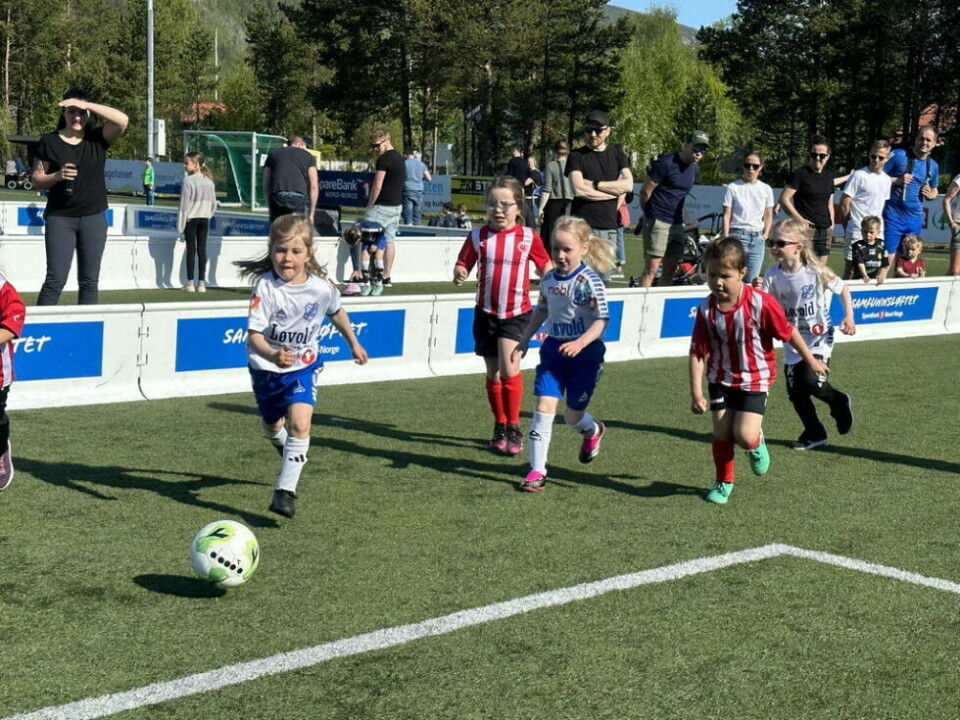 HØYDEPUNKTET. Miniputten på Rognan har vært en institusjon for unge forballspillere i Salten i mange år. Nå braker det løs med 195 påmeldte lag i helga. HØYDEPUNKTET. Miniputten på Rognan har vært en institusjon for unge forballspillere i Salten i mange år. Nå braker det løs med 195 påmeldte lag i helga. Foto: Erica Restoften