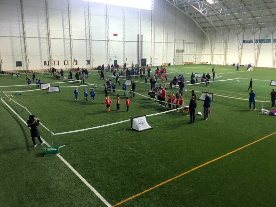 MANGE I AKSJON. Det er mange som skal i aktivitet i forkant av Sprints serieåpning i 4. divisjon søndag klokken 13. Fotballdart og hastighetsmåling av skudd er to av aktivitetene og alle klubbens lag skal vise seg fram gjennom en innmars klokken 11.45. Arrangementet starter allerede klokken 10.30. MANGE I AKSJON. Det er mange som skal i aktivitet i forkant av Sprints serieåpning i 4. divisjon søndag klokken 13. Fotballdart og hastighetsmåling av skudd er to av aktivitetene og alle klubbens lag skal vise seg fram gjennom en innmars klokken 11.45. Arrangementet starter allerede klokken 10.30. Foto: Espen Johansen