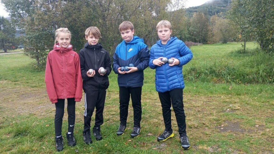 Aktivitetsdagen i SaltdalMathea Navjord Øines, Magnus Navjord Øines, Lukas Vik Eilertsen, Markus Vik Eilertsen elsker aktive spill.