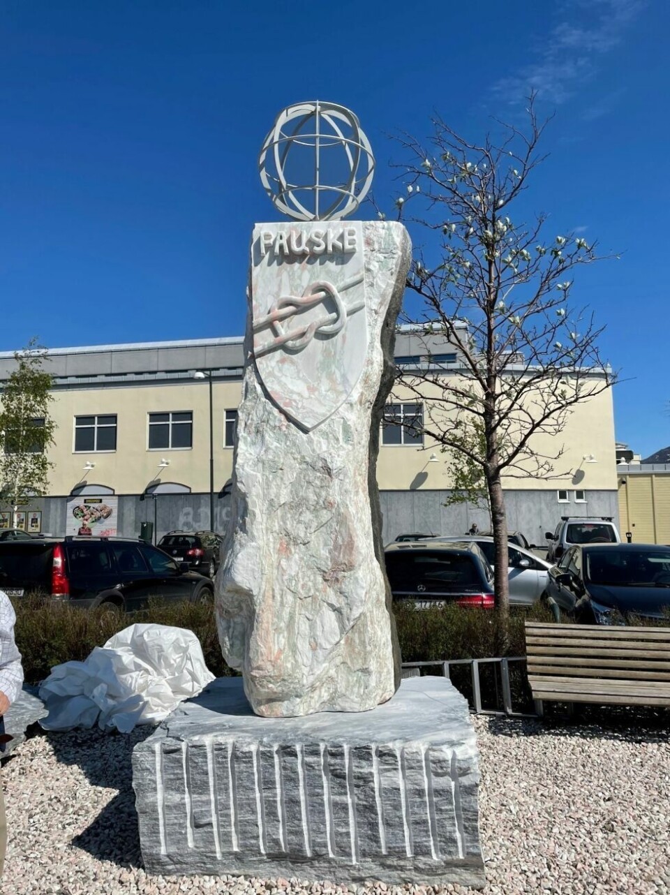 Sommerbilder- Fauske har fått en ny flott bauta i sentrum i den nyåpnede mineralparken.