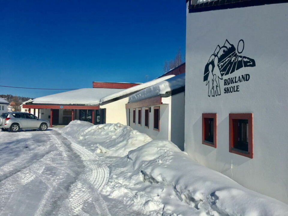 VIKTIG TILBUD. - Nå ser det ut til at tilbudet er i ferd med å gå i oppløsning. Det er vel på sjette eller sjuende uken nå at læreren i samisk har vært fraværende med sykemelding. Det er ikke bra nok. Det kan bli så galt at samiskspråklige familier velger å flytte fra området, mener forelder, Elin Labba.UAVKLART. Avdelingsdirektør for oppvekst og kultur, Morten Ludviksen sier situasjonen akkurat nå er uavklart. VIKTIG TILBUD. - Nå ser det ut til at tilbudet er i ferd med å gå i oppløsning. Det er vel på sjette eller sjuende uken nå at læreren i samisk har vært fraværende med sykemelding. Det er ikke bra nok. Det kan bli så galt at samiskspråklige familier velger å flytte fra området, mener forelder, Elin Labba.