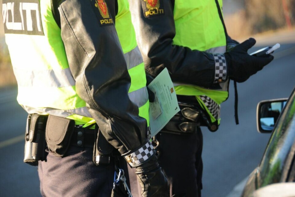 SJEKKER. Politiet sjekker jevnlig om bilførere har promille når de kjører på jobb. SJEKKER. Politiet sjekker jevnlig om bilførere har promille når de kjører på jobb.