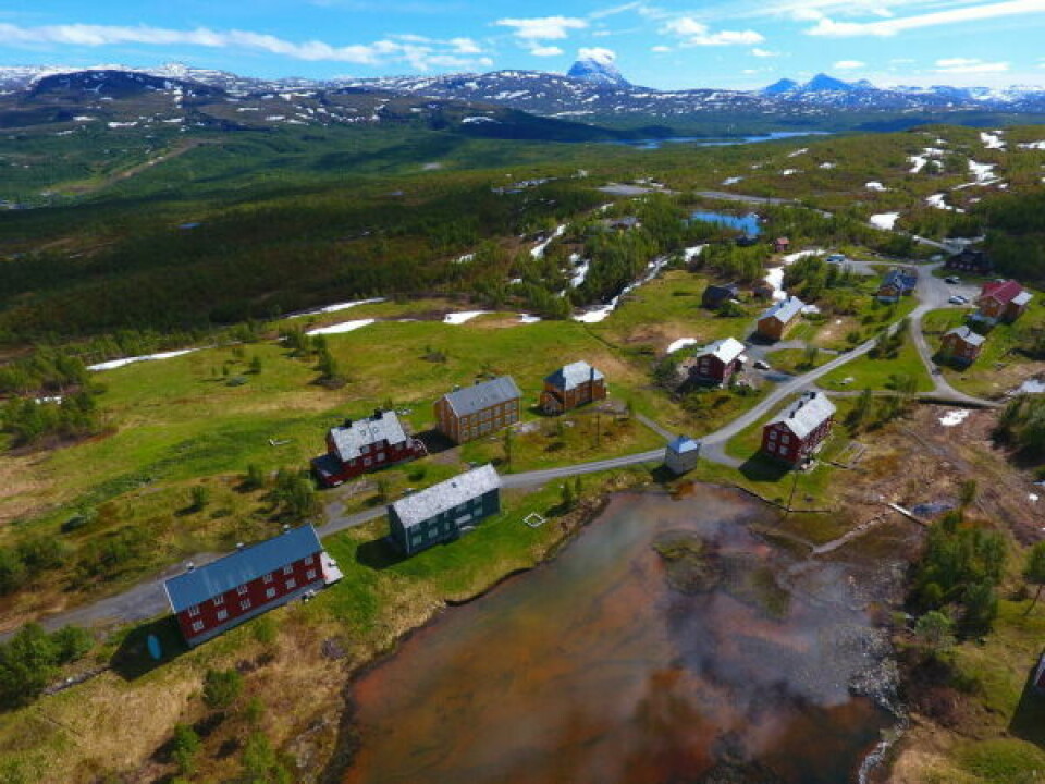 MÅLGANG. Ved den store p-plassen litt over midt i bildet blir det målgang på etappe tre i årets ARN. MÅLGANG. Ved den store p-plassen litt over midt i bildet blir det målgang på etappe tre i årets ARN. Foto: Espen Johansen