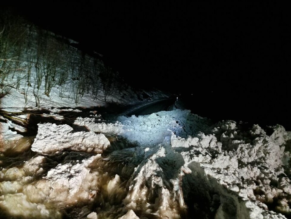 Et stort ras sperrer fylkesveien inn til Vassbotnfjell i Saltdal. Et stort ras sperrer fylkesveien inn til Vassbotnfjell i Saltdal. Foto: Ingvild Sørdal