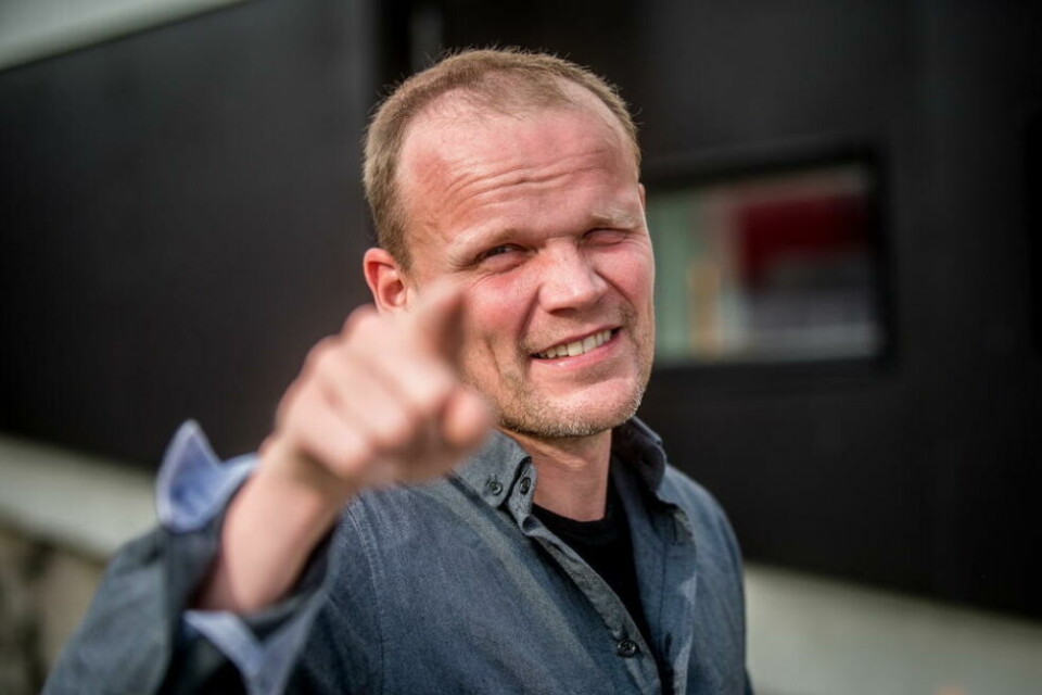 HUNDRE PROSENT. - Jeg er for første gang på lang tid 100 prosent musiker og freelance endatil, så det feirer jeg med å arrangere verdens (aller) minste nyttårskonsert, forteller multiinstrumentalist Pål-Are Bakksjø. HUNDRE PROSENT. - Jeg er for første gang på lang tid 100 prosent musiker og freelance endatil, så det feirer jeg med å arrangere verdens (aller) minste nyttårskonsert, forteller multiinstrumentalist Pål-Are Bakksjø. Foto: Foto: Bjørn Leirvik