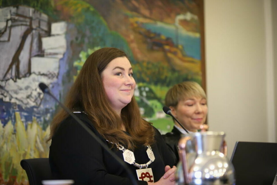 FORNØYD. Ordfører Marlen Rendall Berg (Sp) og kommunedirektør Ellen Beate Lundberg er glade for at kommunen gjør det bedre enn på lenge. FORNØYD. Ordfører Marlen Rendall Berg (Sp) og kommunedirektør Ellen Beate Lundberg er glade for at kommunen gjør det bedre enn på lenge. Foto: Lise Berntzen