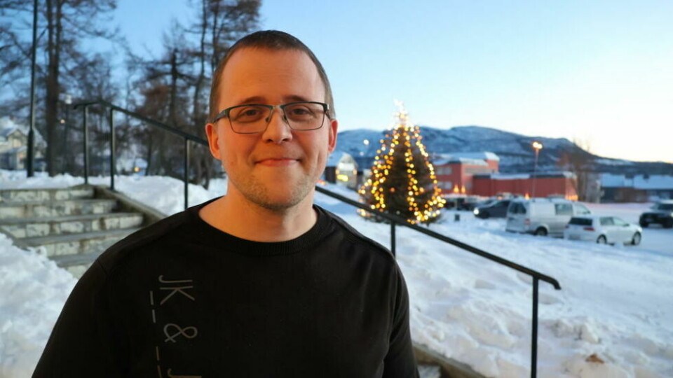 SER FRAM TIL JUL. Lars Helge Kristensen trives med tida før den store høytiden. SER FRAM TIL JUL. Lars Helge Kristensen trives med tida før den store høytiden. Foto: Helge Simonsen