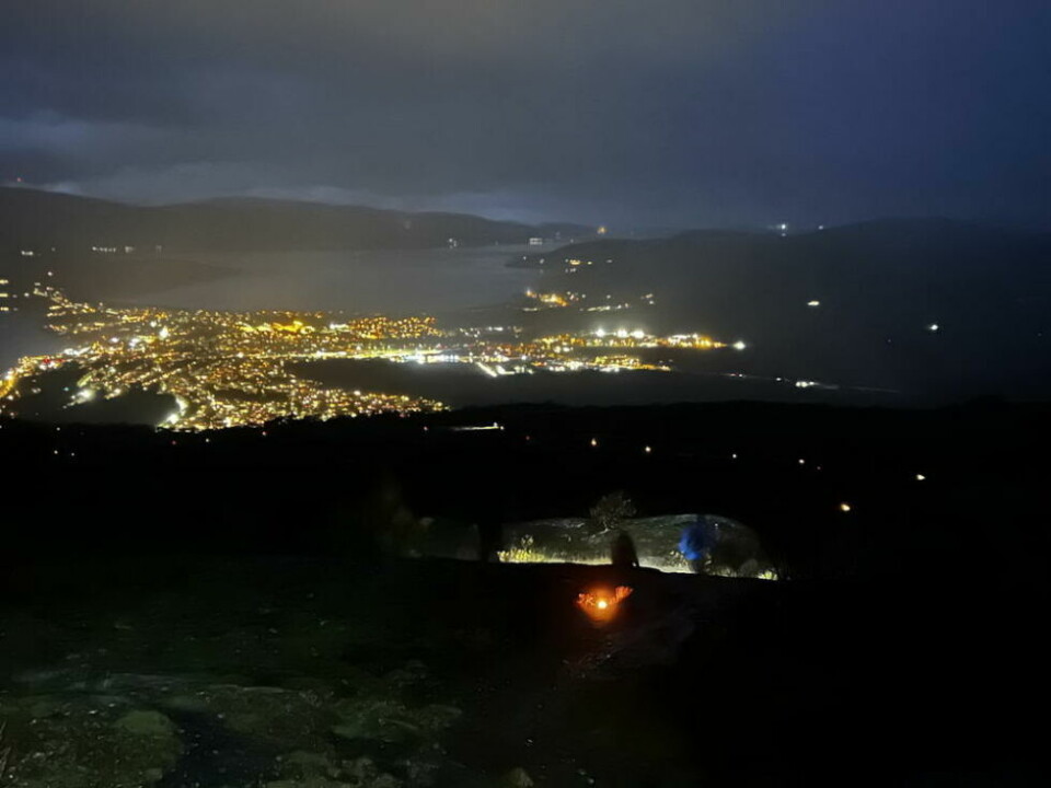 KVEDLSTUR. Slik kunne man se Fauske søndag kveld fra lia opp mot Finneidvarden. KVEDLSTUR. Slik kunne man se Fauske søndag kveld fra lia opp mot Finneidvarden. Foto: Finneid IL