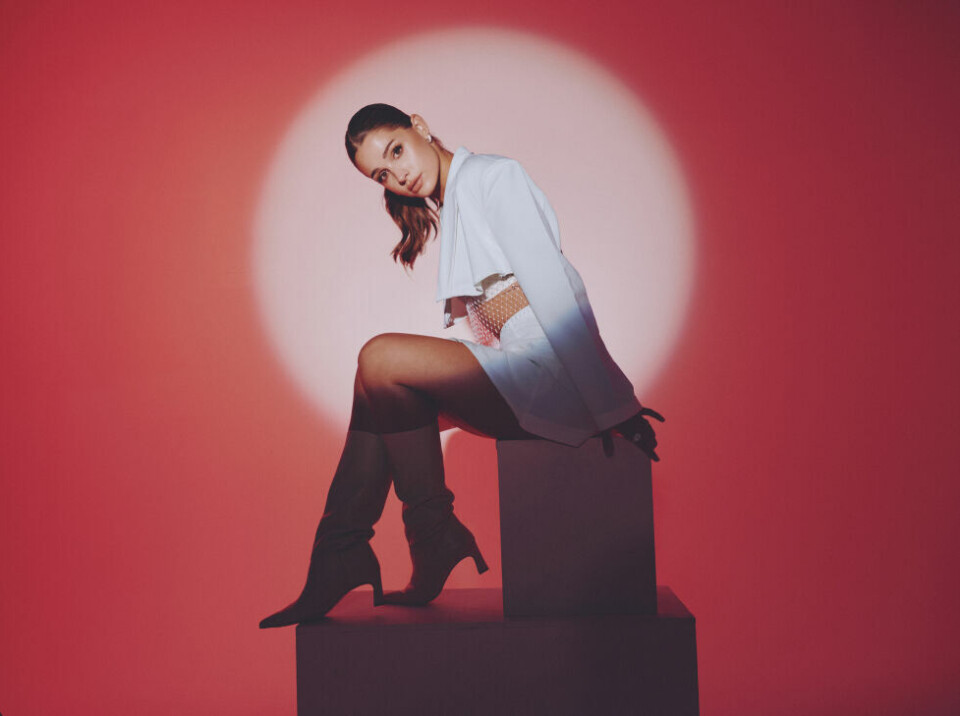 VICTORIA NADINE VICTORIA NADINE