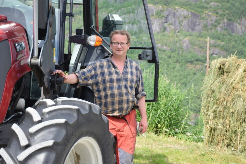 - Jeg er ikke overrasket, men sånn kan det gå, sier Gisle Hansen (Sp). Nå byttes trolig ordførerstolen ut med traktorsetet. - Jeg er ikke overrasket, men sånn kan det gå, sier Gisle Hansen (Sp). Nå byttes trolig ordførerstolen ut med traktorsetet. Foto: Eva S. Winther