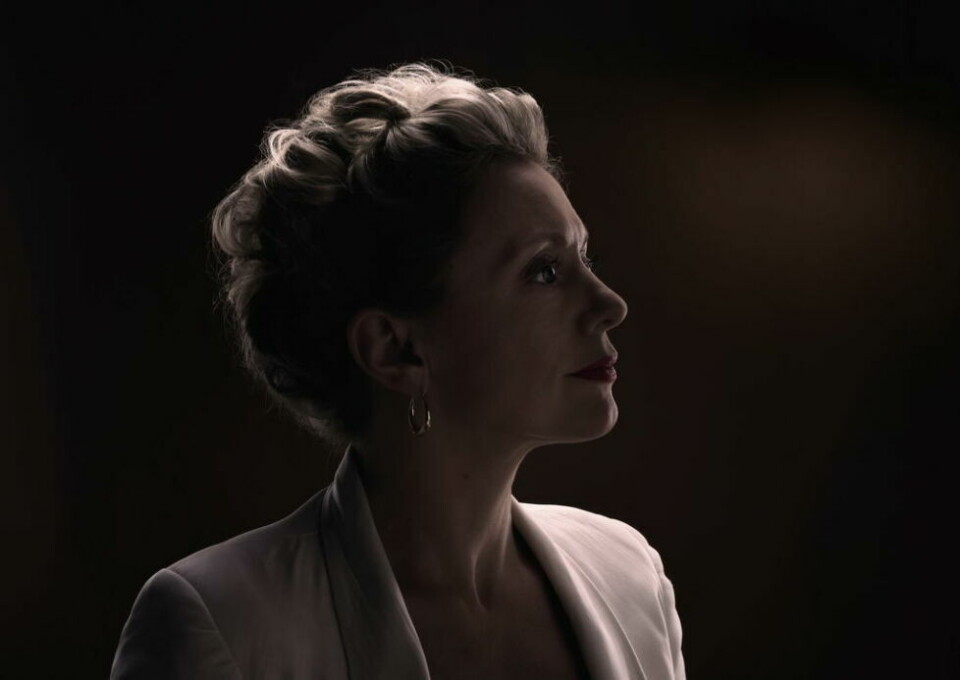 SMAKEBIT. 1. september slipper Hilde Louise Asbjørnsen en smakebit fra sitt kommende storband-album, og Valnesfjord-saksofonist Atle Nymo er med i backingbandet Kaba Orchestra. SMAKEBIT. 1. september slipper Hilde Louise Asbjørnsen en smakebit fra sitt kommende storband-album, og Valnesfjord-saksofonist Atle Nymo er med i backingbandet Kaba Orchestra. Foto: Lillian Julsvik