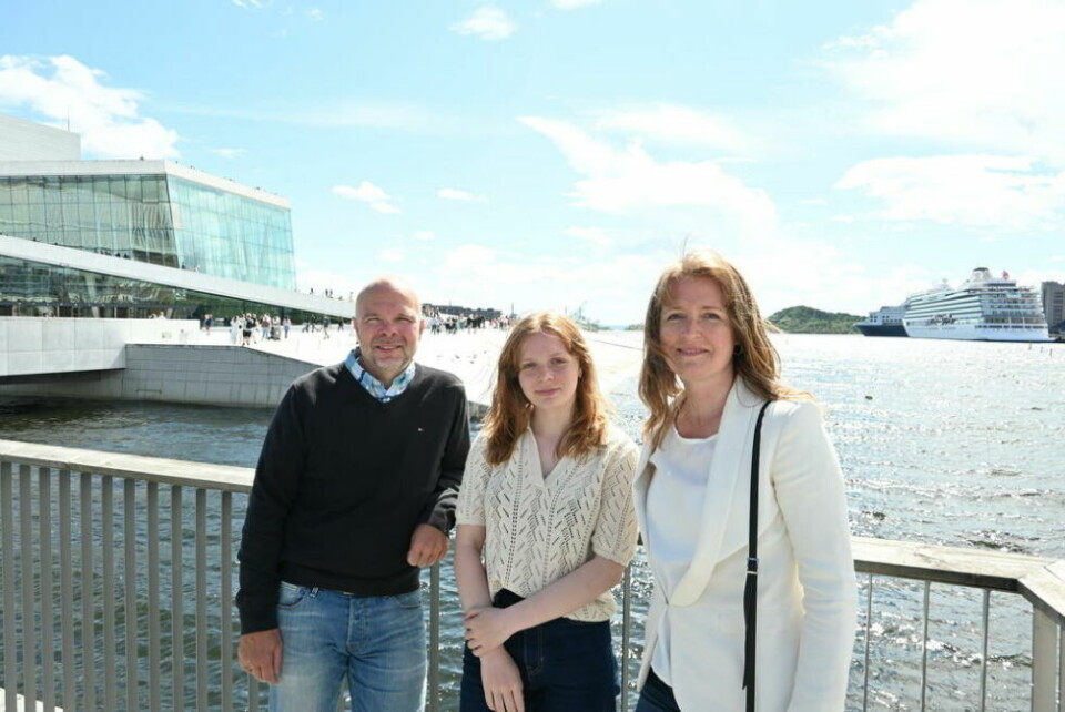 FAMILIE I OSLO. Ingelin Noresjø sammen med mannen Torbjørn og datteren Jenny ved Operaen og Deichman i sin nye hjemby Oslo. FAMILIE I OSLO. Ingelin Noresjø sammen med mannen Torbjørn og datteren Jenny ved Operaen og Deichman i sin nye hjemby Oslo. Foto: Stig Bjørnar Karlsen